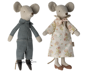 Grandma and Grandpa mice in Cigar box
