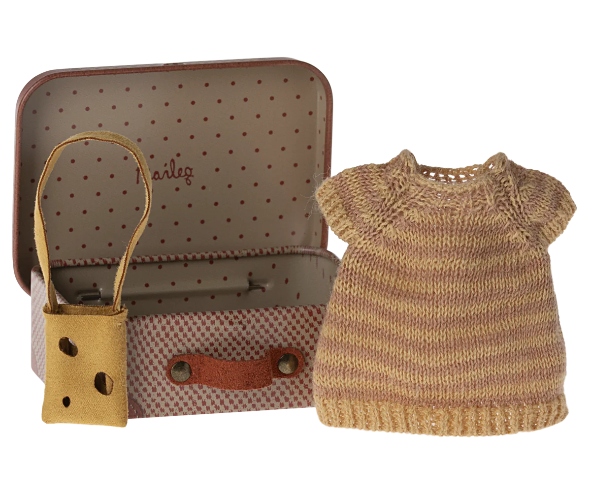 Knitted Bag & Dress in Suitcase ~ Big Sister Mouse