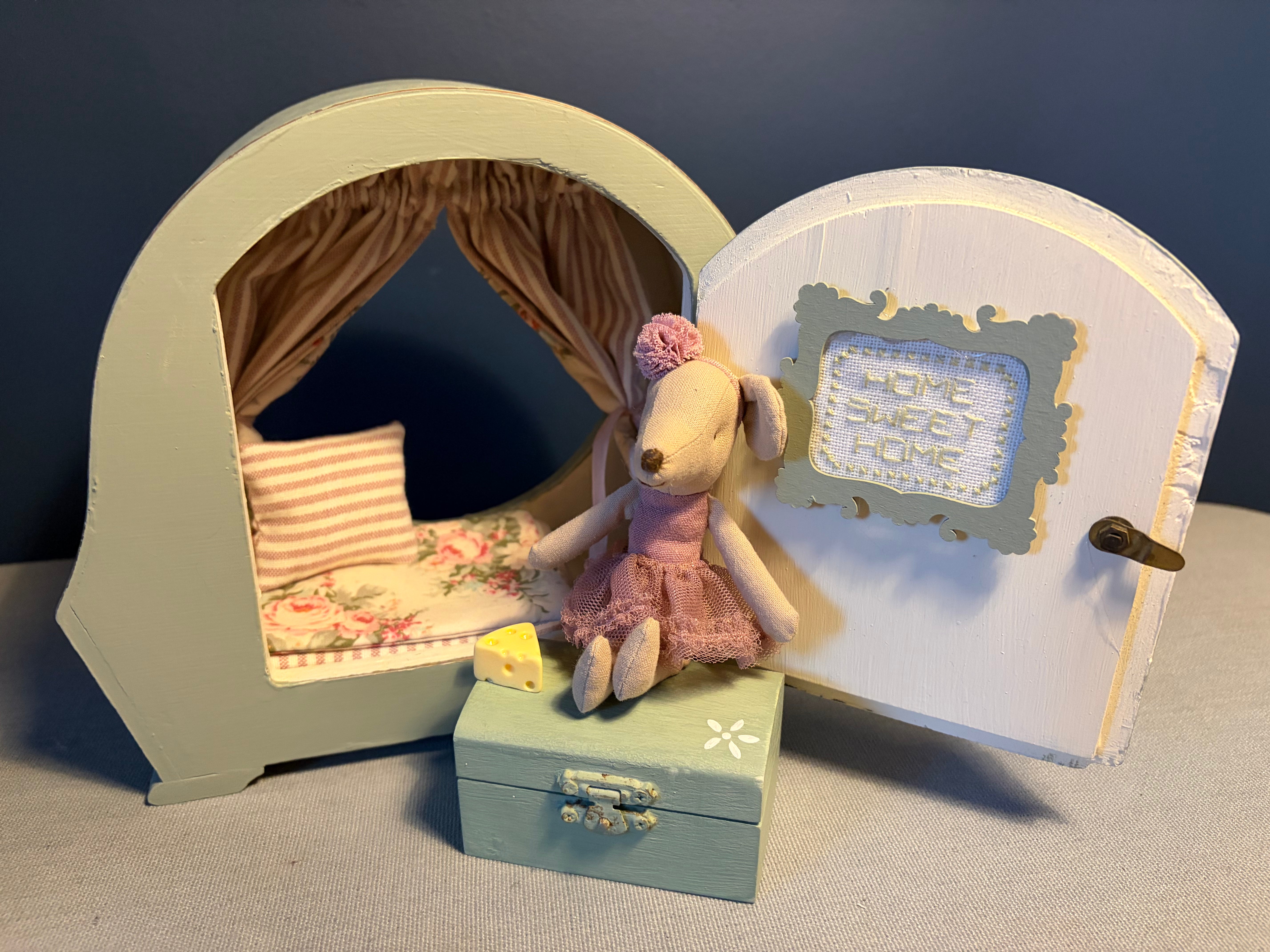 Vintage Mouse House Clock ~ Vintage Green – Fiona Firth Textiles