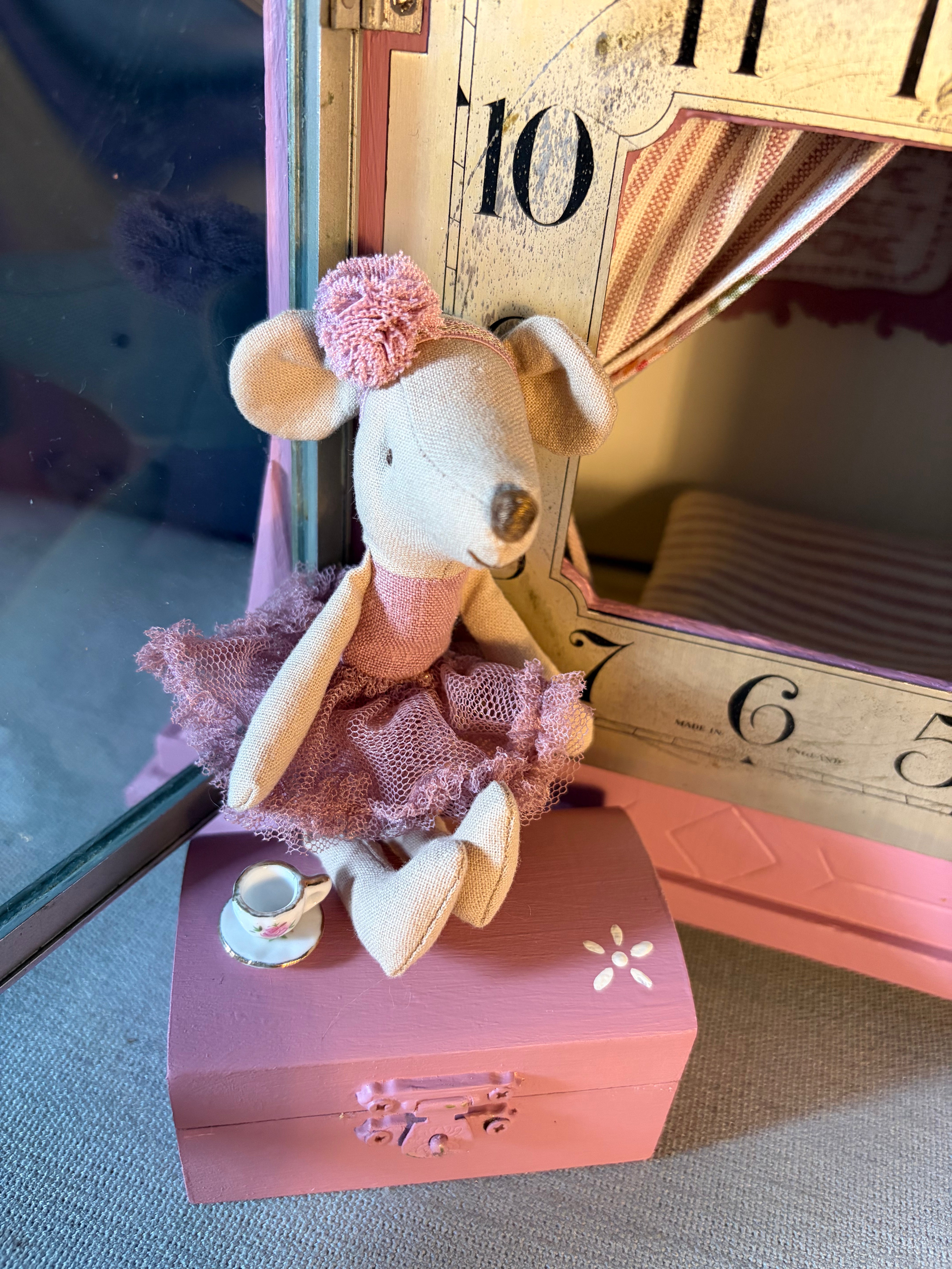 Mouse House Clock ~ Henrietta ~ Glass front – Fiona Firth Textiles