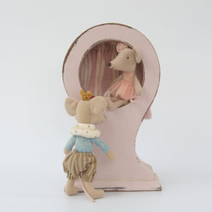 Repunzel & Prince Clock Mouse House- pink