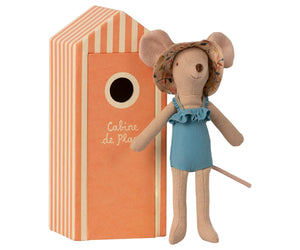 Beach Mouse, Mum in Beach Hut